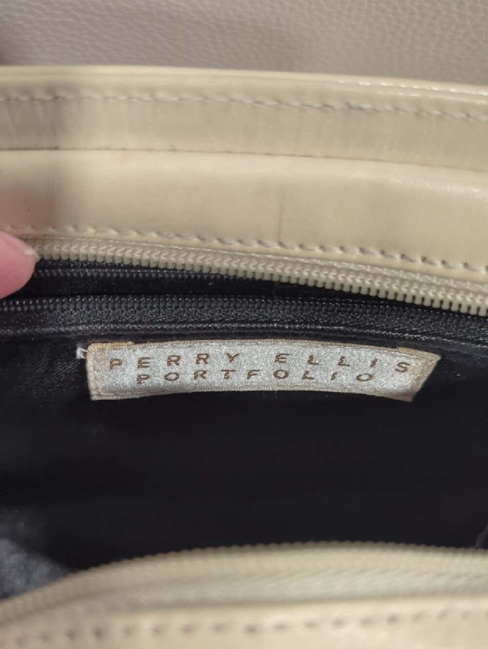 Perry Ellis Vintage Cream Leather Crossbody with Fringe Accent - Picture 7 of 9